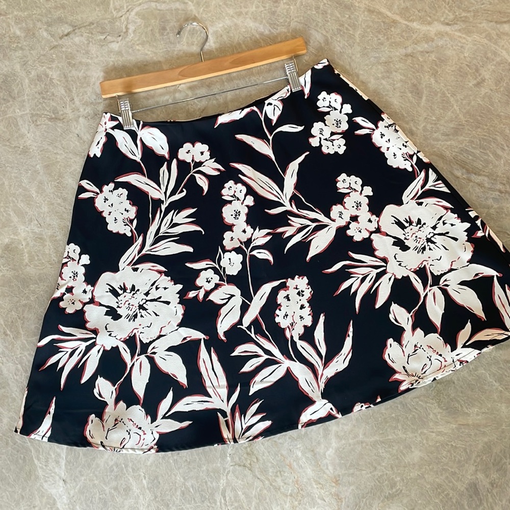 WHBM skirt NWOT size 12